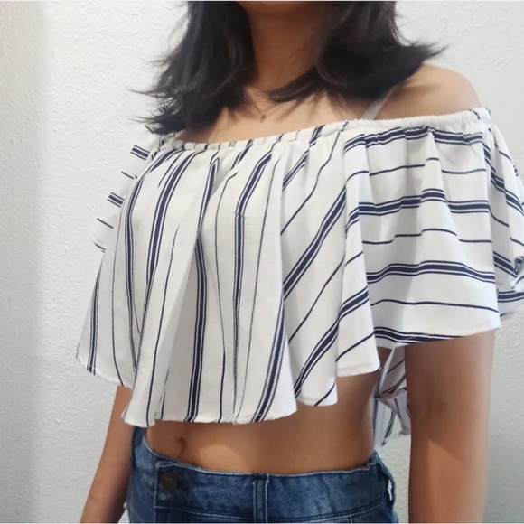 Bershka Ruffled Off-Shoulder Blouse beach - Picture 1 of 3